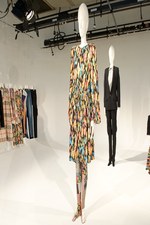 アンリアレイジ(ANREALAGE)、2010-2011年秋冬コレクション｜写真12