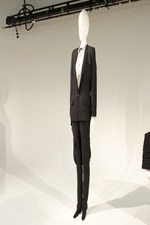 アンリアレイジ(ANREALAGE)、2010-2011年秋冬コレクション｜写真14