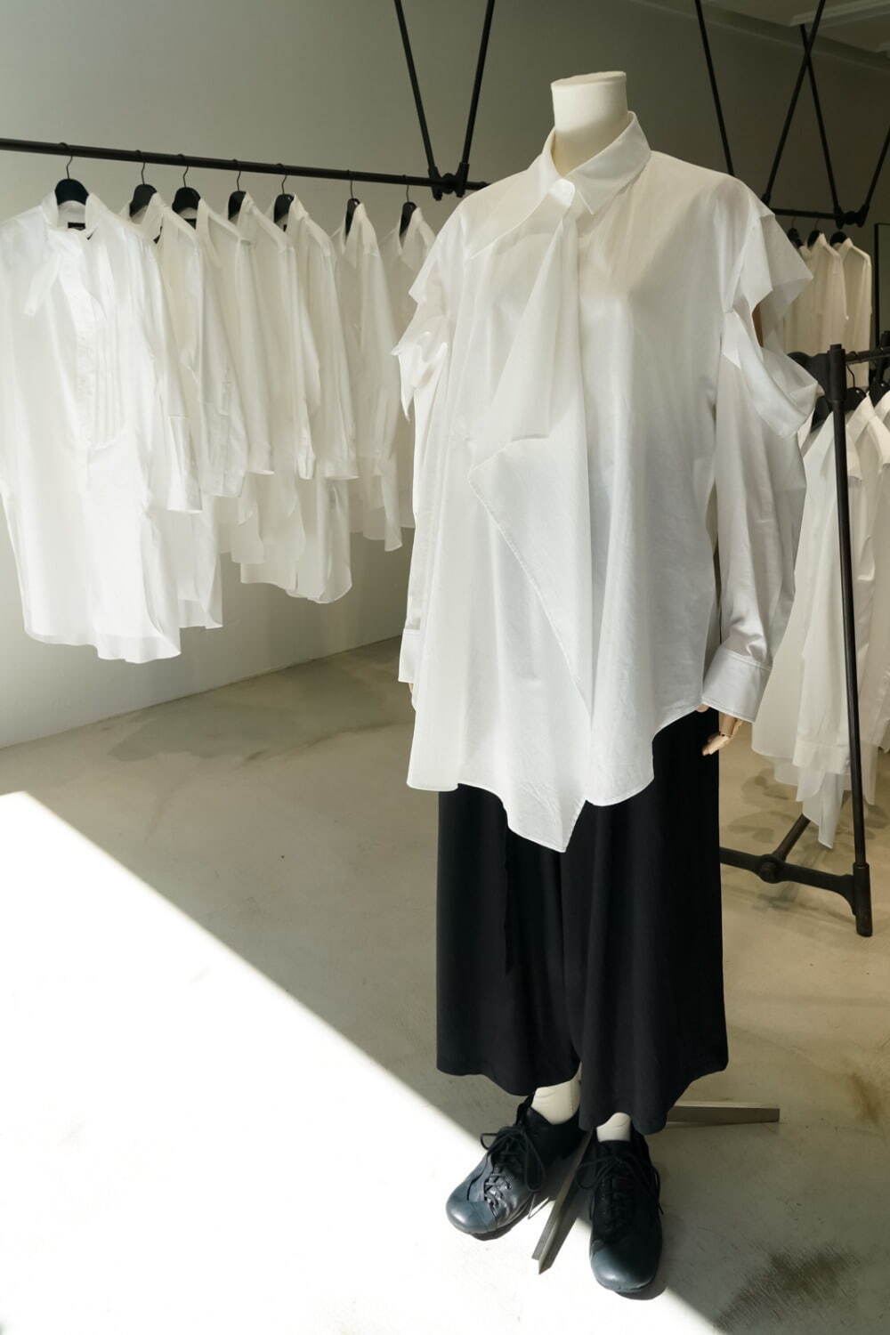 ヨウジヤマモト“白シャツ”の新ブランド「パワー オブ ザ ホワイト 