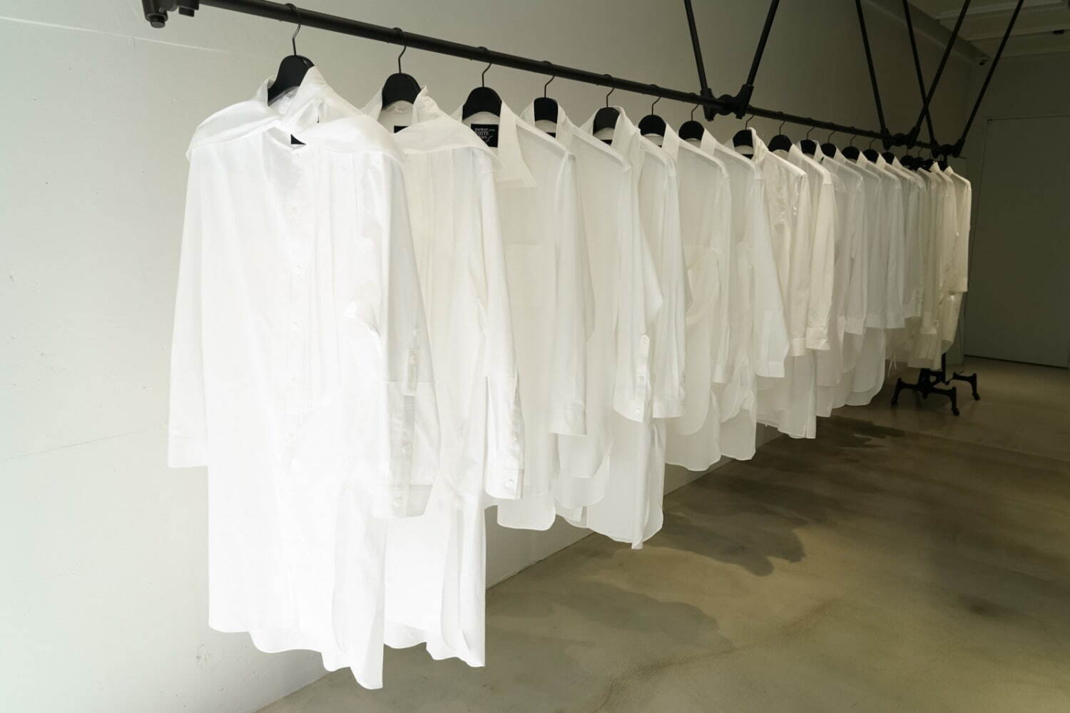 power of the WHITE shirt ロングシャツ