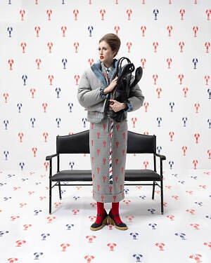 トム ブラウン新作“ロブスター”バックパック、上質レザー＆ストライプの裏地｜写真3