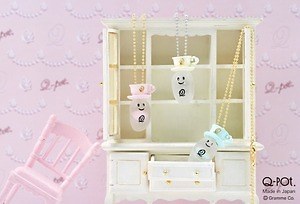 Q-pot.「オバケちゃん」のケーキ風アクセサリー、ティーカップ