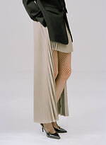 タロウ ホリウチ 2023年春夏コレクション - 不完全な魅力を忍ばせた、非日常的な瞬間｜写真2