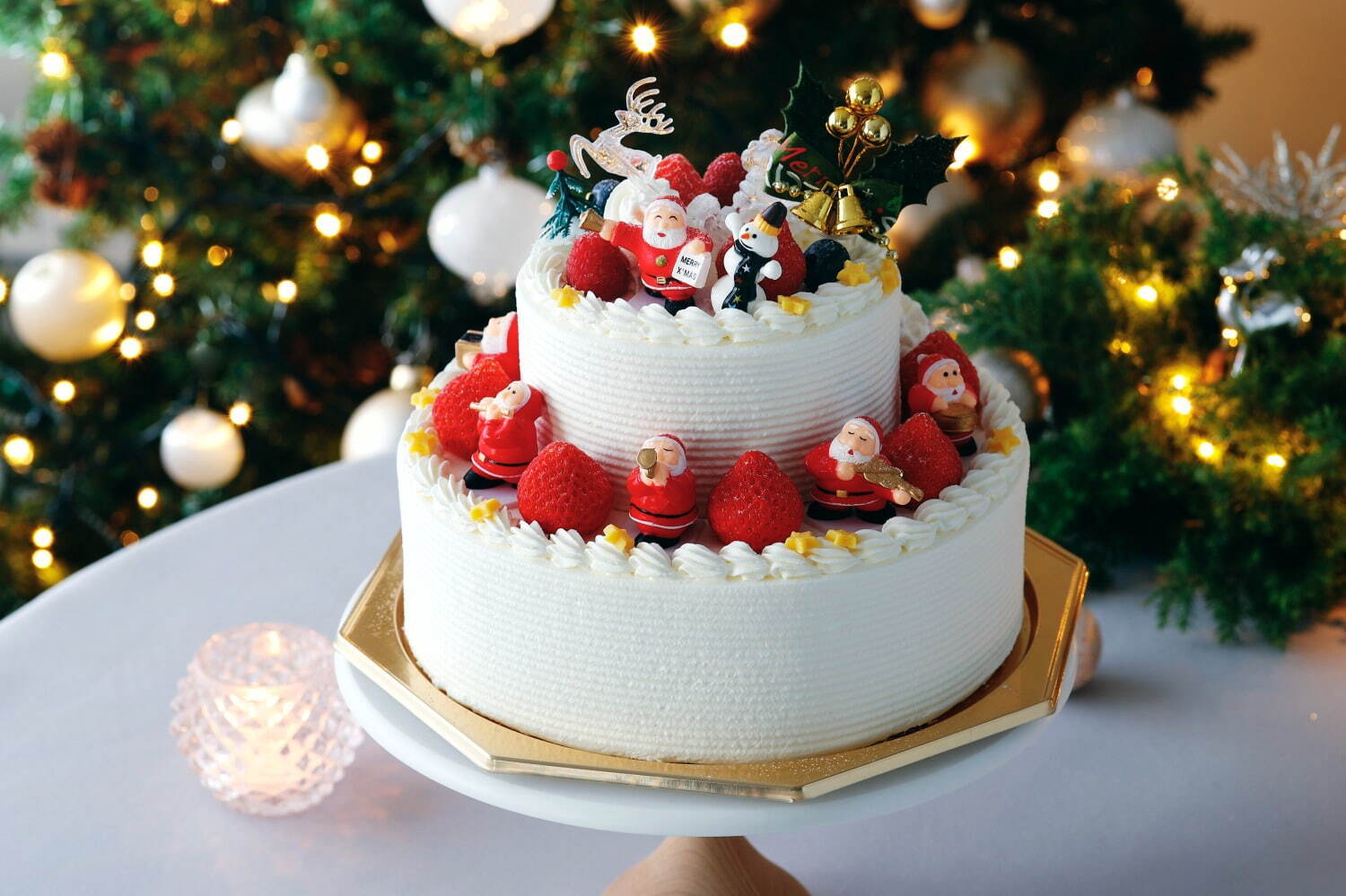 ウェスティンホテル東京22年クリスマスケーキ、サンタ＆雪だるまを飾った2段のショートケーキ｜写真2