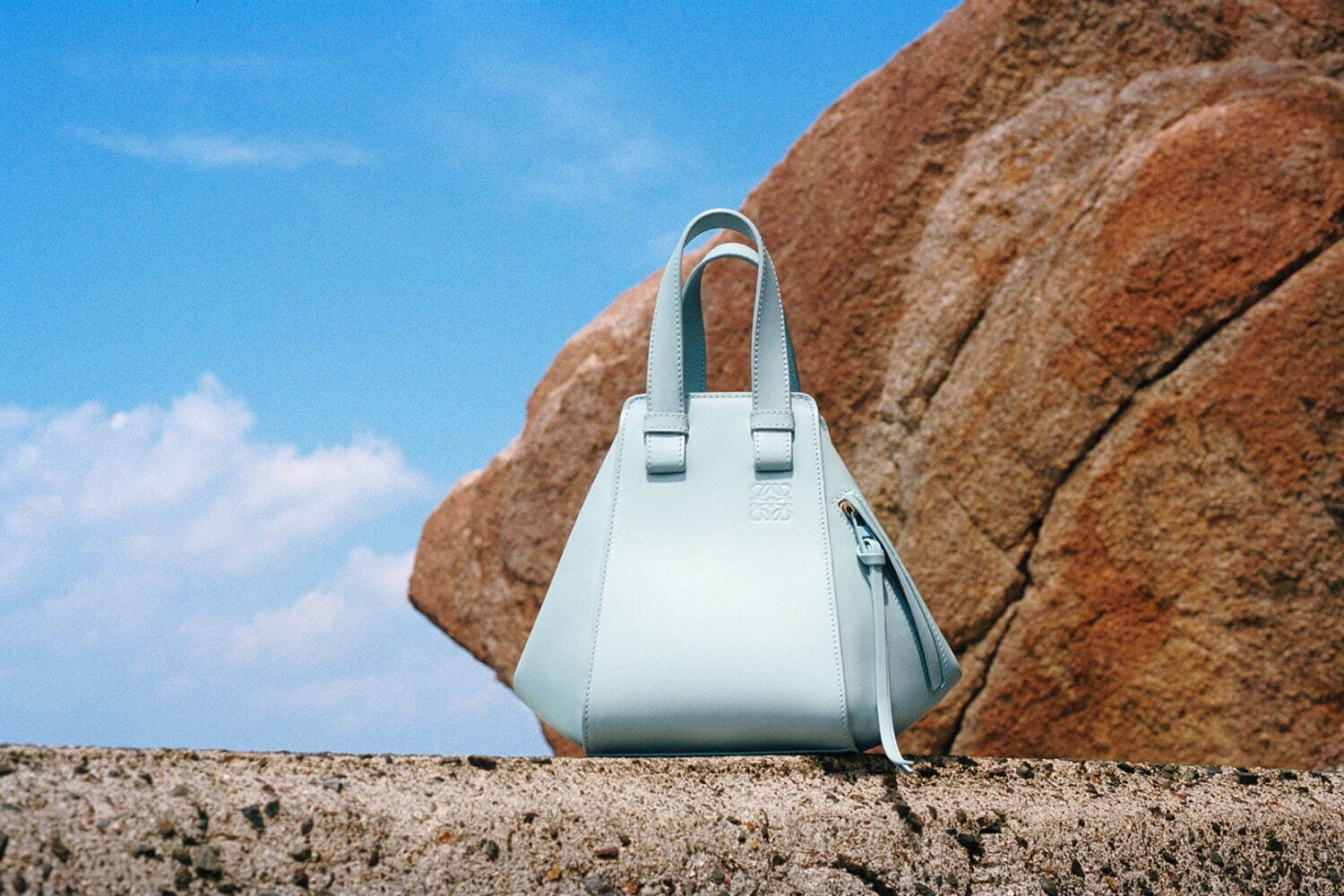 人気モデル LOEWE ハンモックバッグ コンパクト 新品vdf