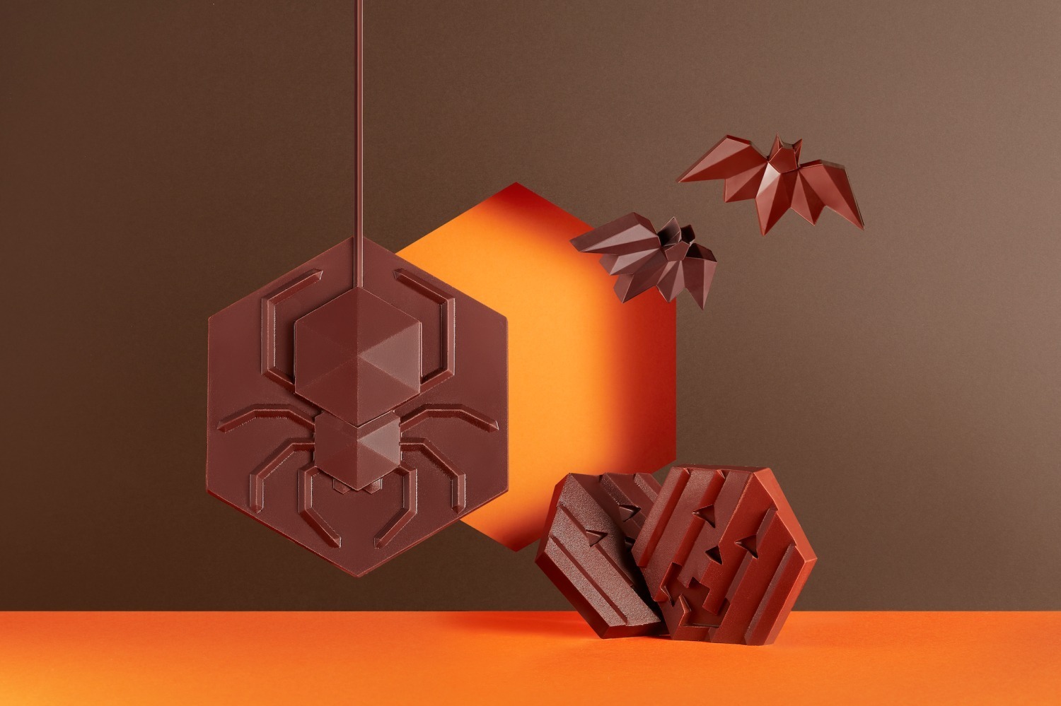 ギモーヴ｜ ル・ショコラ・アラン・デュカスのハロウィン限定ショコラ、“クモ・コウモリ・かぼちゃ型”ショコラ