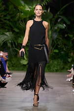 マイケル・コース コレクション 2023年春夏コレクション、都会とリゾートスタイルの融合｜写真7