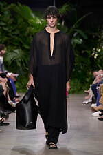 マイケル・コース コレクション 2023年春夏コレクション、都会とリゾートスタイルの融合｜写真20