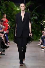 マイケル・コース コレクション 2023年春夏コレクション、都会とリゾートスタイルの融合｜写真23