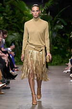 マイケル・コース コレクション 2023年春夏コレクション、都会とリゾートスタイルの融合｜写真28