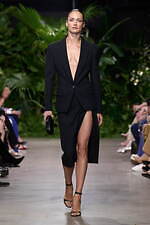 マイケル・コース コレクション 2023年春夏コレクション、都会とリゾートスタイルの融合｜写真30