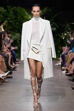 マイケル・コース コレクション 2023年春夏コレクション、都会とリゾートスタイルの融合｜写真36