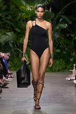 マイケル・コース コレクション 2023年春夏コレクション、都会とリゾートスタイルの融合｜写真49