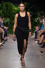 マイケル・コース コレクション 2023年春夏コレクション、都会とリゾートスタイルの融合｜写真51