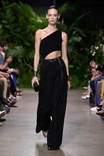 マイケル・コース コレクション 2023年春夏コレクション、都会とリゾートスタイルの融合｜写真56