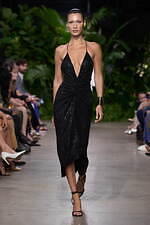 マイケル・コース コレクション 2023年春夏コレクション、都会とリゾートスタイルの融合｜写真60