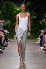 マイケル・コース コレクション 2023年春夏コレクション、都会とリゾートスタイルの融合｜写真62