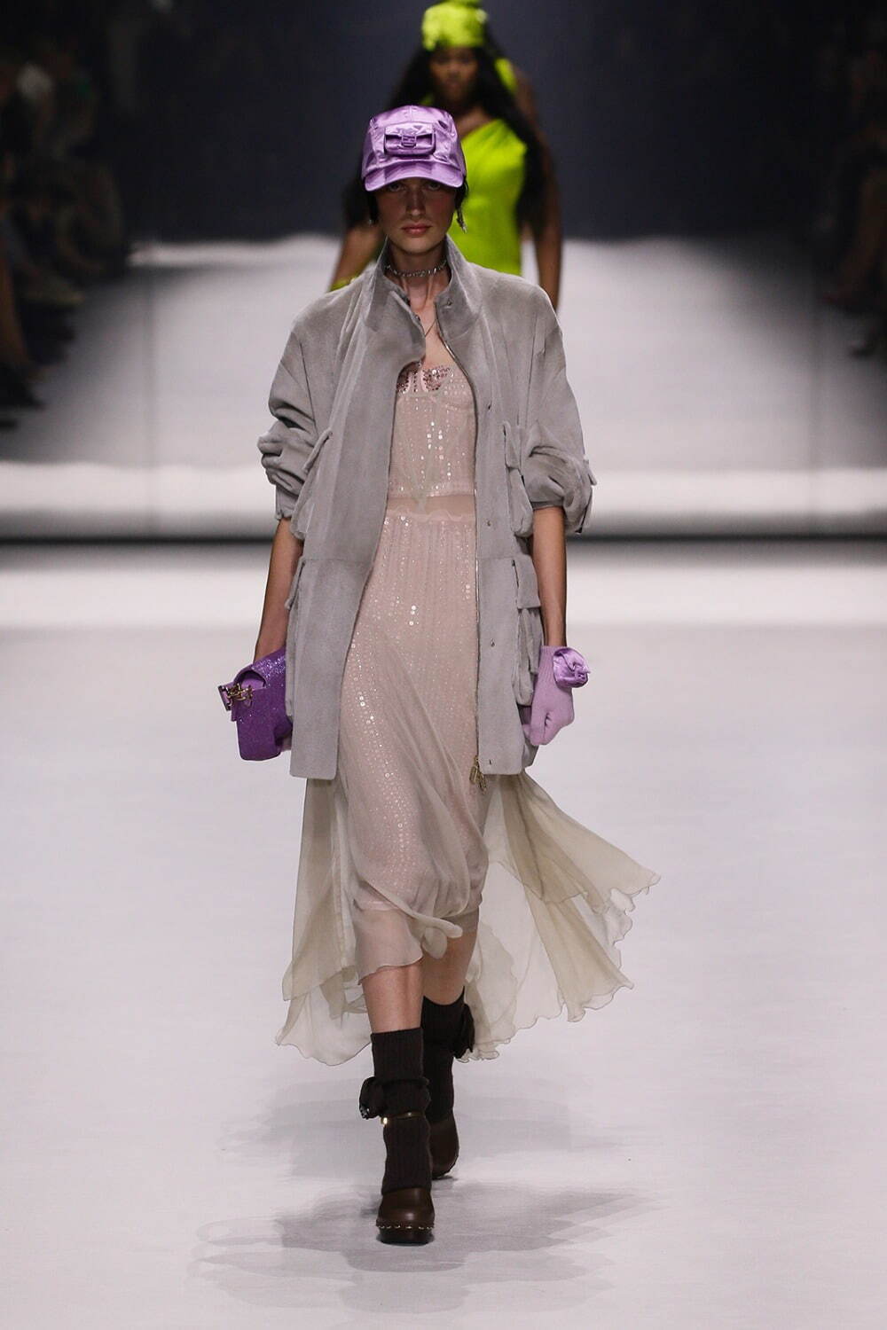 フェンディ バゲット25周年 記念コレクション(FENDI BAGUETTE 25TH ANNIVERSARY COLLECTIONS) 2022年冬ウィメンズ&メンズコレクション シルエット - 写真8
