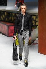 ロベルト カヴァリ 2014-15年秋冬メンズコレクション - 冒険心が取り払ったエレガンスの枠組み｜写真28