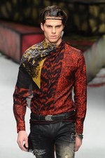 ロベルト カヴァリ 2014-15年秋冬メンズコレクション - 冒険心が取り払ったエレガンスの枠組み｜写真30