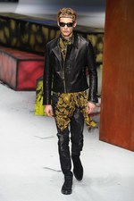 ロベルト カヴァリ 2014-15年秋冬メンズコレクション - 冒険心が取り払ったエレガンスの枠組み｜写真44