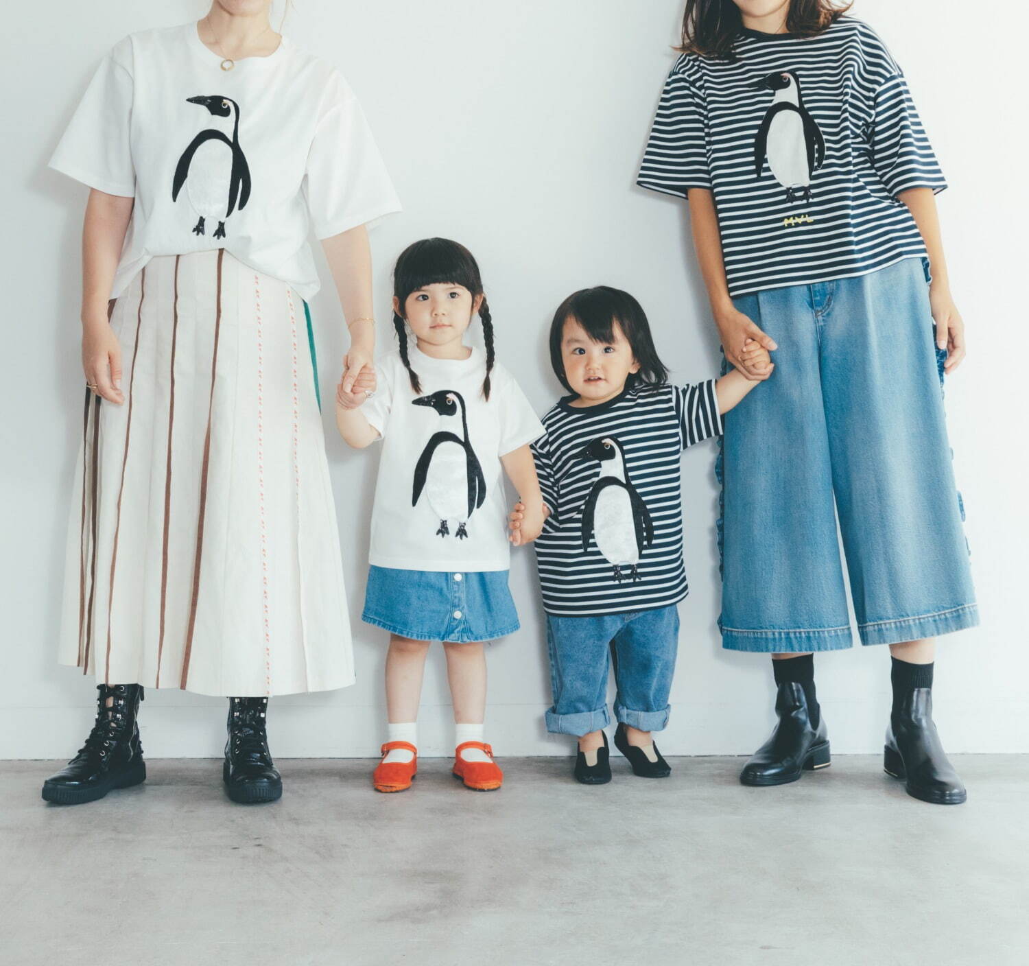 ペンギンアップリケTシャツ (36/38/40サイズ) 24,200円、(キッズ110㎝サイズ) 19,800円