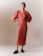 プリーツ プリーズ イッセイ ミヤケ新作“異なる色＆布”をミックスした柄の秋冬色ワンピースなど｜写真6