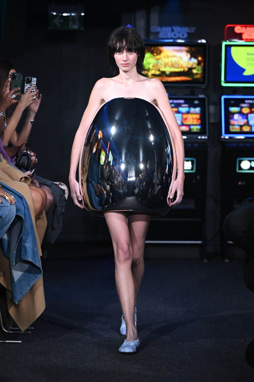 JW アンダーソン 2023年春夏ウィメンズコレクション - ディスプレイとしての衣服｜写真15