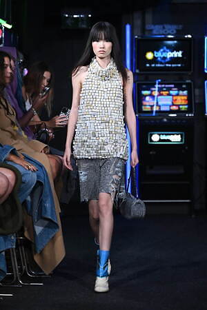 JW アンダーソン 2023年春夏ウィメンズコレクション - ディスプレイとしての衣服｜写真17