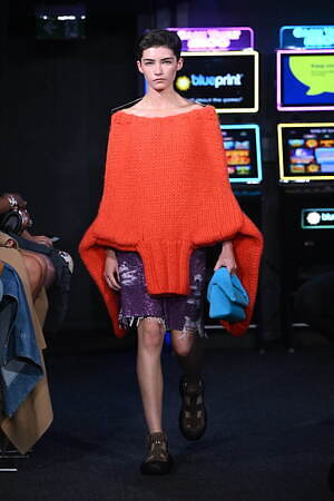 JW アンダーソン 2023年春夏ウィメンズコレクション - ディスプレイとしての衣服｜写真22