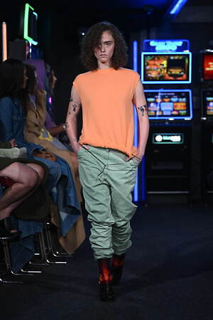 JW アンダーソン 2023年春夏ウィメンズコレクション - ディスプレイとしての衣服｜写真23