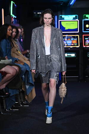 JW アンダーソン 2023年春夏ウィメンズコレクション - ディスプレイとしての衣服｜写真25