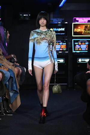 JW アンダーソン 2023年春夏ウィメンズコレクション - ディスプレイとしての衣服｜写真26