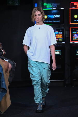 JW アンダーソン 2023年春夏ウィメンズコレクション - ディスプレイとしての衣服｜写真30