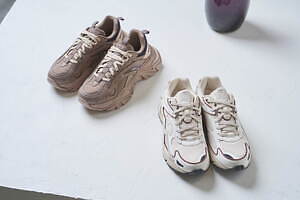 エミ×フィラの初コラボスニーカー、ボリュームソールの2型をブラウン＆ベージュのニュアンスカラーで｜写真1