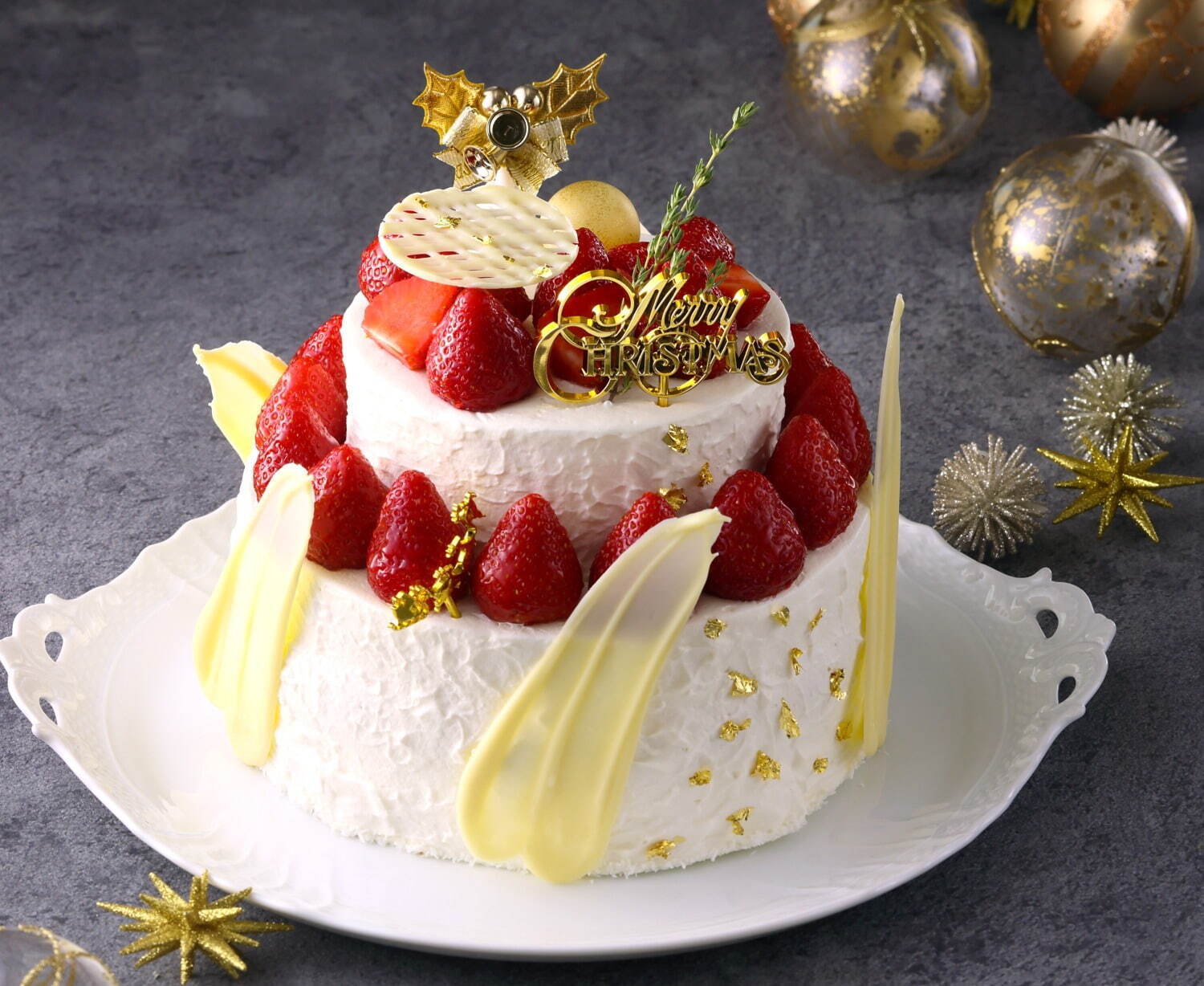 ホテル日航大阪のクリスマスケーキ2022、”金箔”を飾った苺たっぷりの2段ショートケーキ｜写真2
