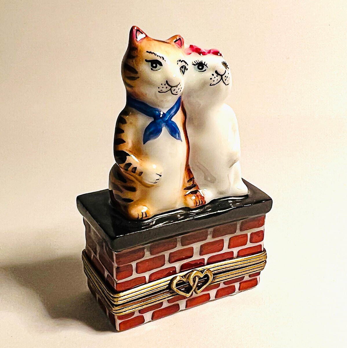 ＜ショップリモージュ＞ 猫リモージュボックス 1点限り 33,000円(フランス製・磁器・真鍮)