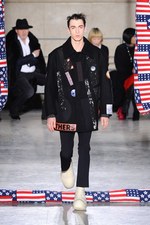 ラフ シモンズ 2014-15年秋冬コレクション - 並列になったアートとファッション｜写真1