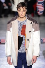 ラフ シモンズ 2014-15年秋冬コレクション - 並列になったアートとファッション｜写真23