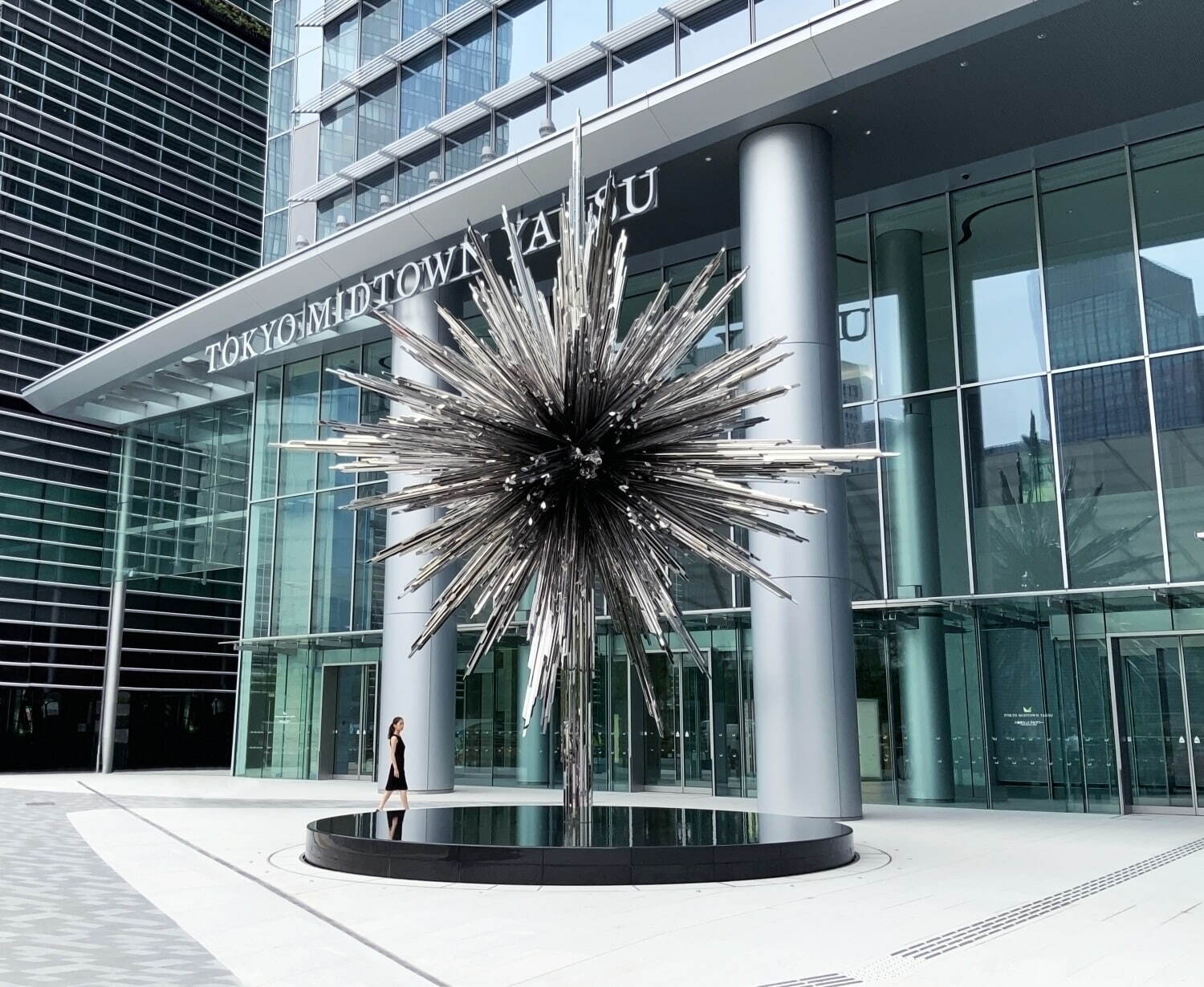 吉岡徳仁パブリックアート「STAR」が東京ミッドタウン八重洲に、約10mの巨大な“光の彫刻”｜写真6