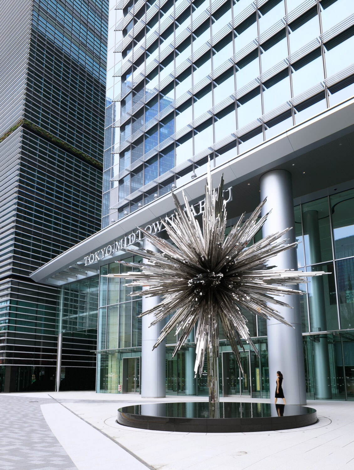 吉岡徳仁パブリックアート「STAR」が東京ミッドタウン八重洲に、約10mの巨大な“光の彫刻”｜写真2