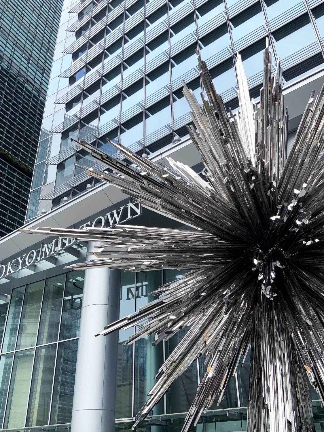 吉岡徳仁パブリックアート「STAR」が東京ミッドタウン八重洲に、約10mの巨大な“光の彫刻”｜写真11