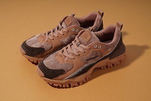 アンブロ×アトモス×24カラッツのコラボスニーカー、ボアやコーデュロイなど異素材をミックス