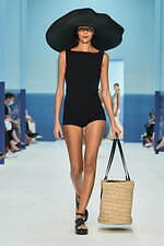 マックスマーラ 2023年春夏コレクション - 1920年代、地中海のバカンスに思いを馳せて｜写真10