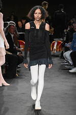 エムエム6 メゾン マルジェラ 23年春夏コレクション - バレエのリハーサル、ステージの裏側に着想｜写真9