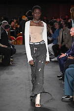 エムエム6 メゾン マルジェラ 23年春夏コレクション - バレエのリハーサル、ステージの裏側に着想｜写真12