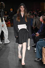 エムエム6 メゾン マルジェラ 23年春夏コレクション - バレエのリハーサル、ステージの裏側に着想｜写真19