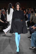 エムエム6 メゾン マルジェラ 23年春夏コレクション - バレエのリハーサル、ステージの裏側に着想｜写真24