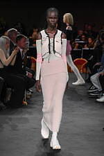 エムエム6 メゾン マルジェラ 23年春夏コレクション - バレエのリハーサル、ステージの裏側に着想｜写真36