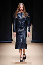 プラダ 2023年春夏ウィメンズコレクション、反射や屈折を通して見据える“現実”｜写真33